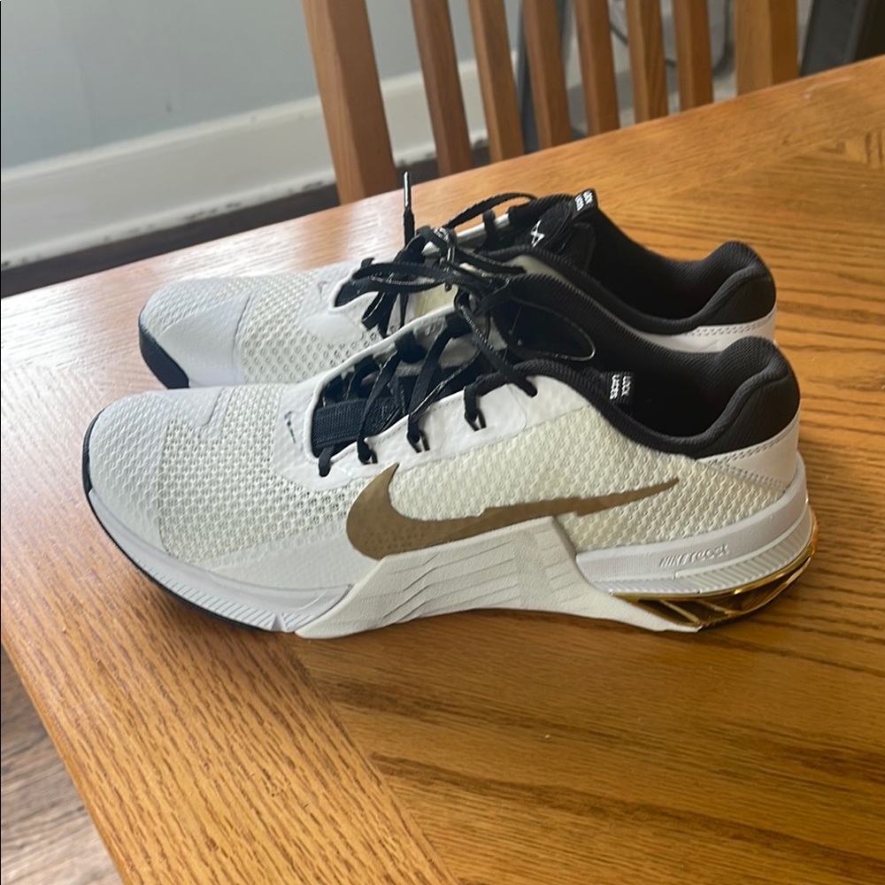 Excellent condition Nike Metcon 5 SE cross trainers.